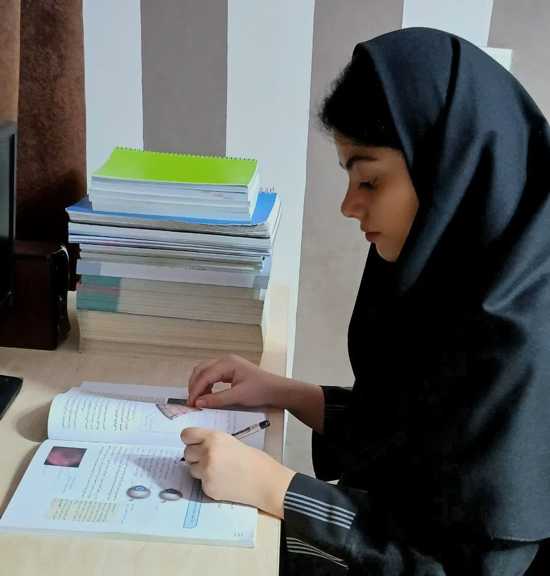 گفت‌وگو با هانیه امیری دوازدهم تجربی از کرمانشاه