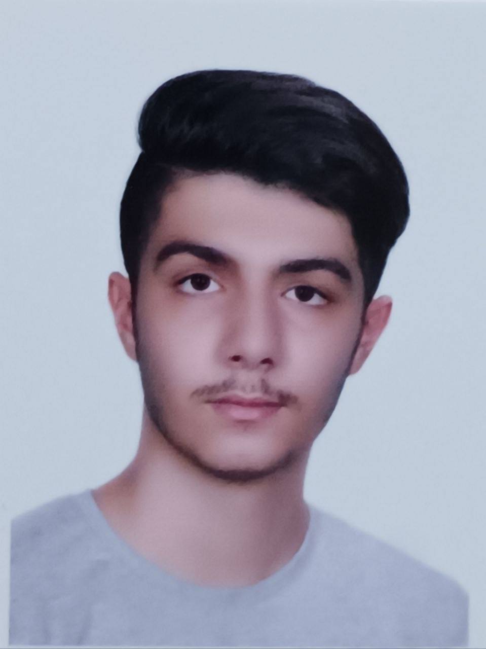 میکائیل عتیقه‌چی قهرمان پیوستگی دوازدهم تجربی