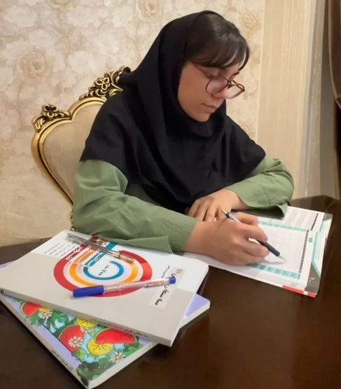 ساینا سادات حسنی: هر سال تابستان در کانون مهارتی جدید می‌آموزم