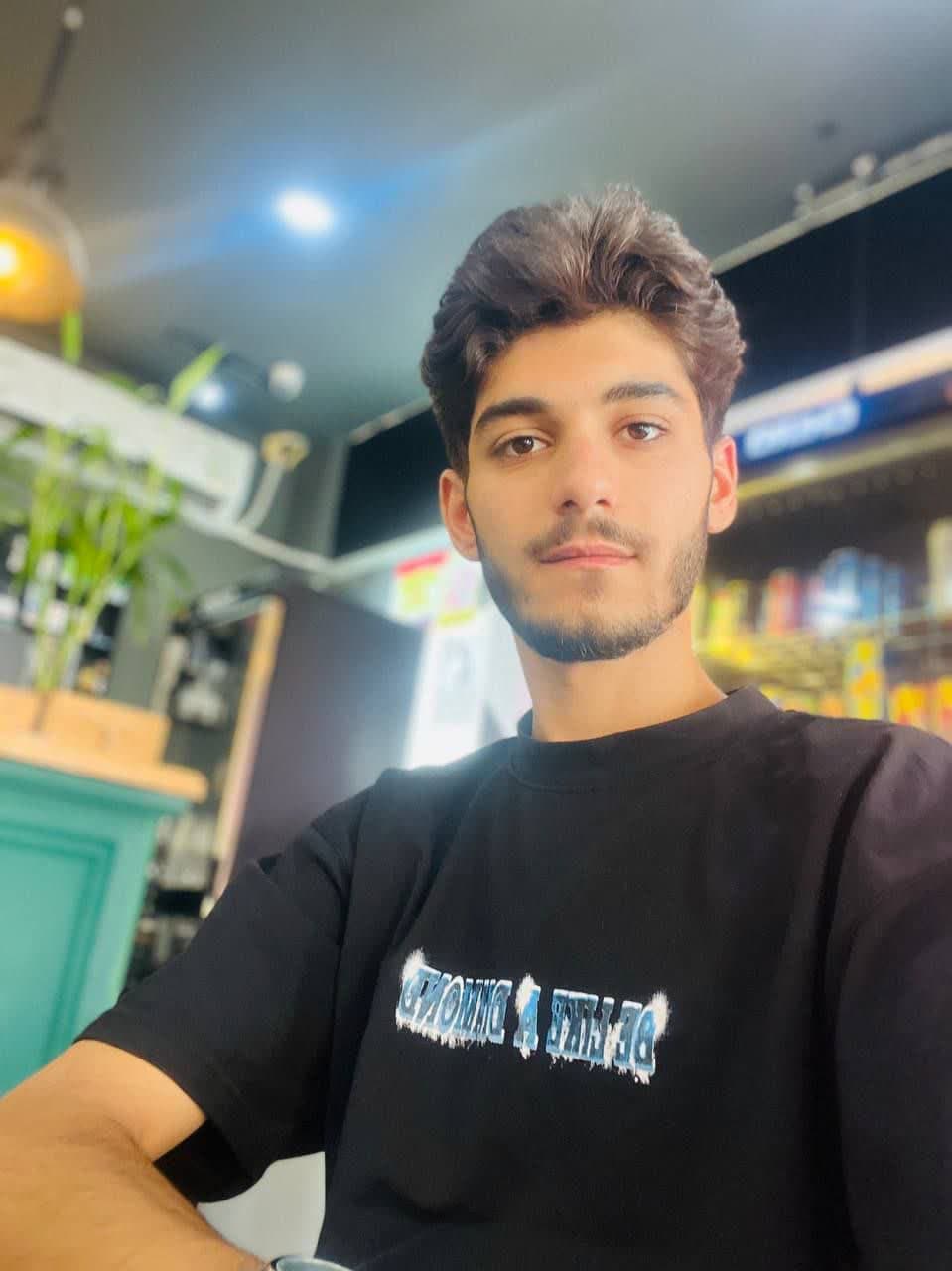 گفت و گو با امیرحسین فاطمی عضو باشگاه هفتصدتایی‌ها از بندر کنگان