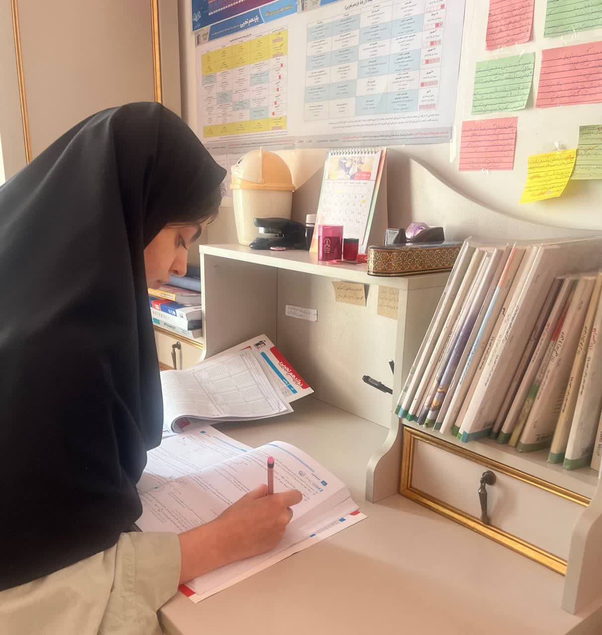 مصاحبه و گفت گو با طناز رضائی  پایه یازدهم قهرمان پیوستگی