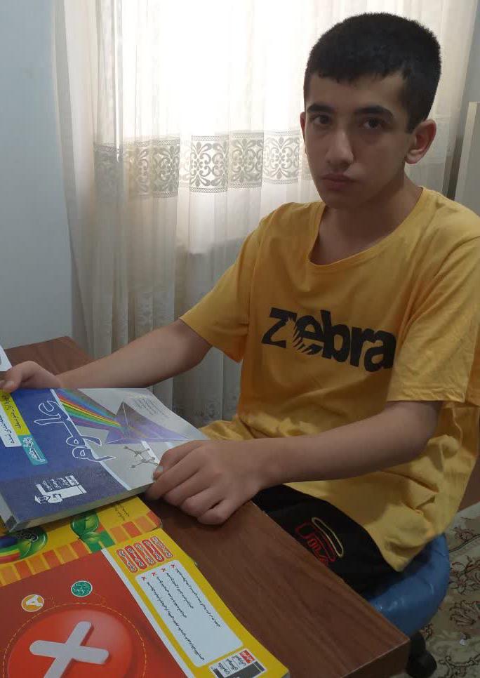 سید امیر عباس ادیانی قهرمان پیوستگی پایه نهم مدرسه دولتی شاهد آمل