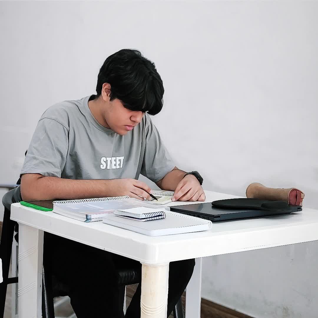 هانی خاکدوستی ؛ نمودار پیشرفت در 4 سال، 58 آزمون، 1377 پاسخ صحیح