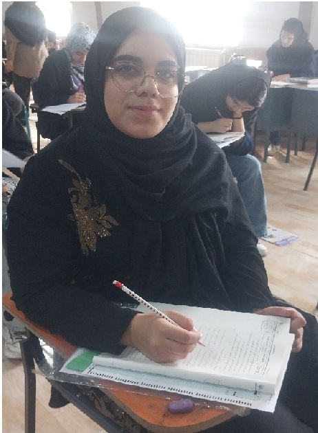 مریم حمزه:با آزمون تشریحی تابستان با  امتحانات نهایی آشنا می‌شوم