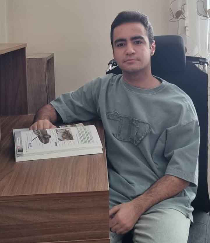 گفتگو با محمد امین پریوش رتبه 334 کنکور تجربی 1404