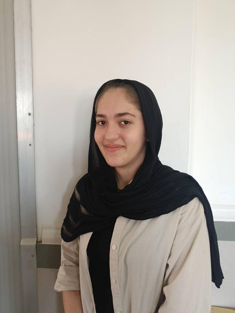 گفتگو با نازنین زهرا حسین پور یازده تجربی با 657 پاسخ صحیح