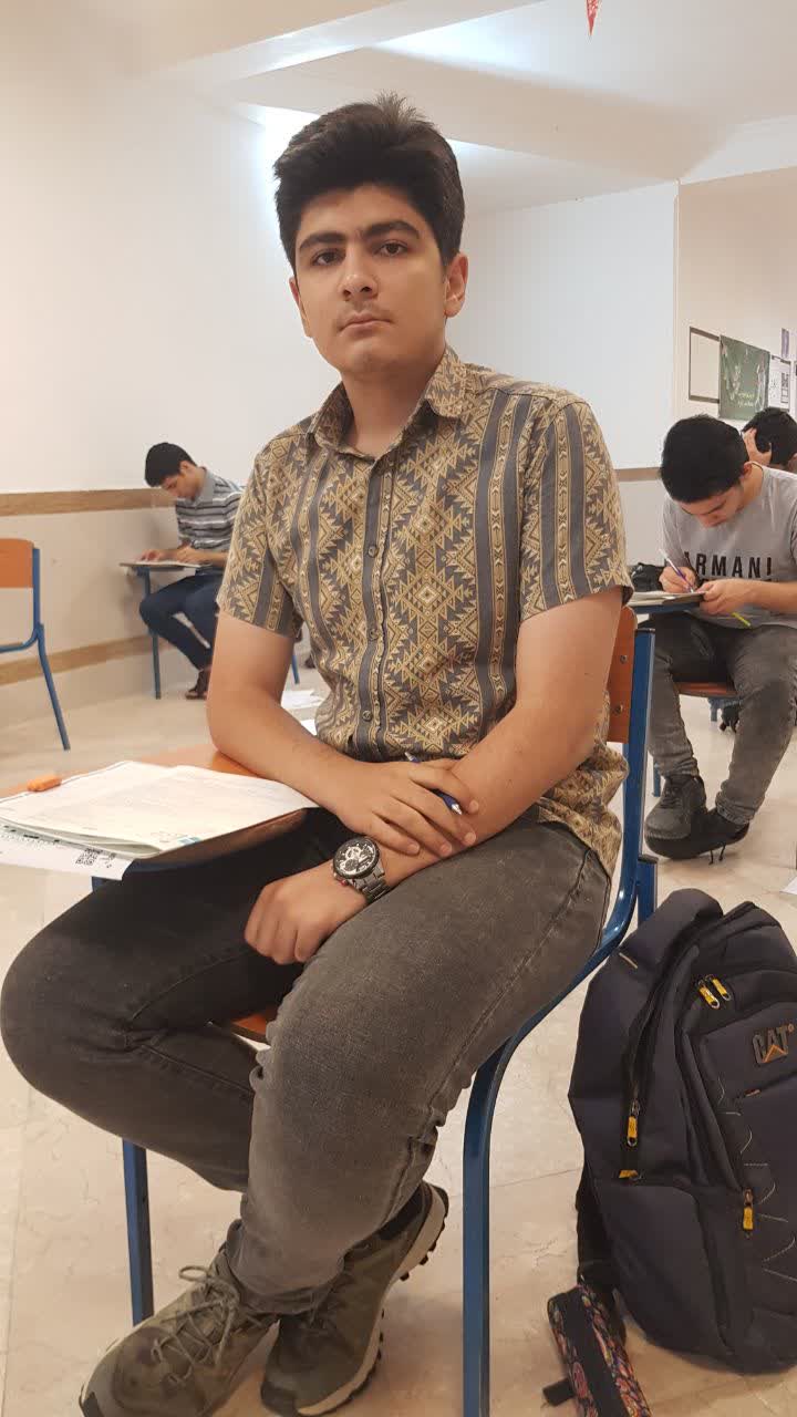 گفت وگو با محمد تقی نژاد قهرمان تابستان دوازدهم تجربی از مراغه