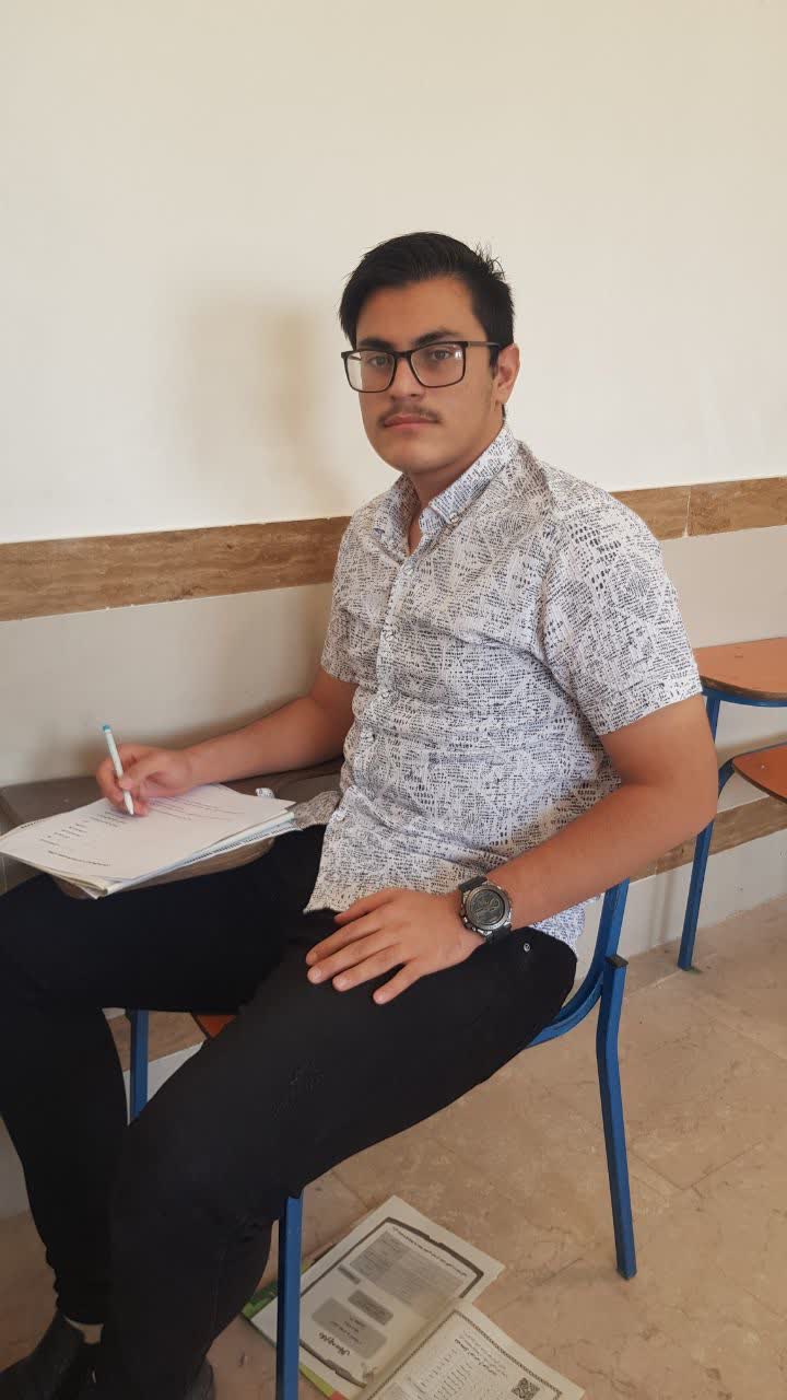 گفت وگو با رضا مفیدی زاد قهرمان تابستان دوازدهم تجربی از مراغه