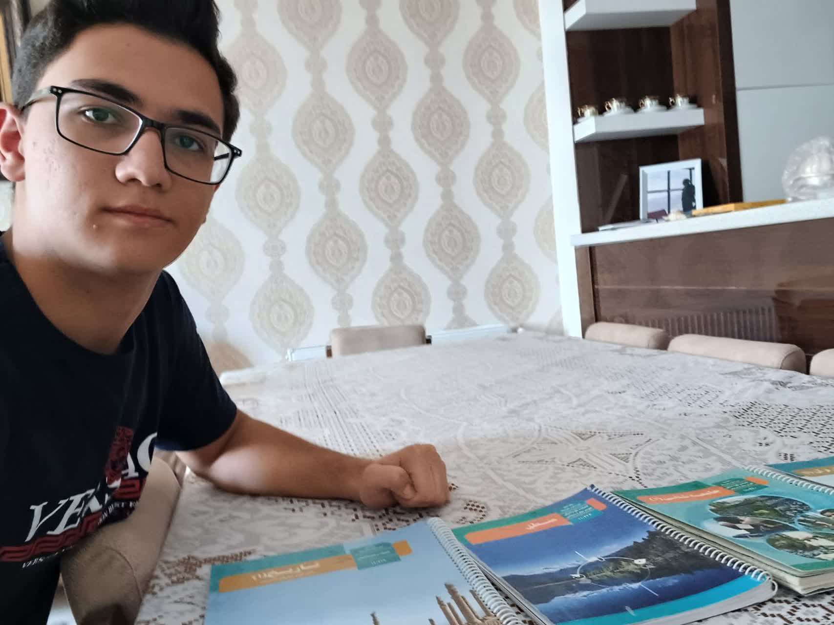 گفتگو با شایان هاشمی پور پایه 12انسانی پیوستگی در آزمون ها