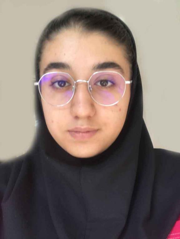 گفت و گو با پرنیا کیانی دانش آموز با تلاش مستمر