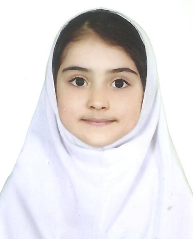 گفت و گو با یاسمین حکیم زاده پایه ششم قهرمان آزمون تشریحی