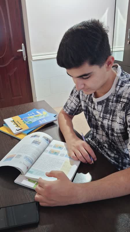 دانش آموز هدفمند و پرتلاش مدرسه نمونه دولتی و کانون قلمچی