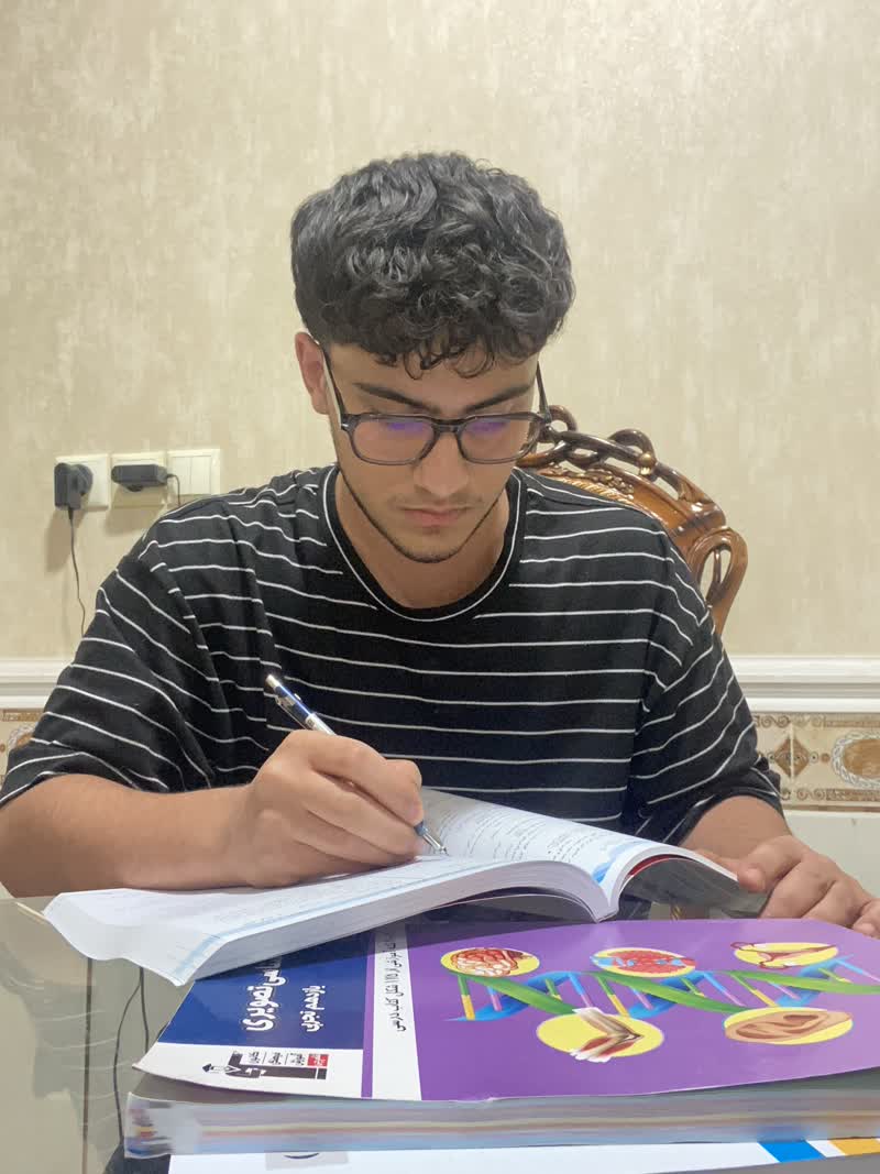 گفت و گو بادانش اموز باتراز صعودی؛ علی ممبینی