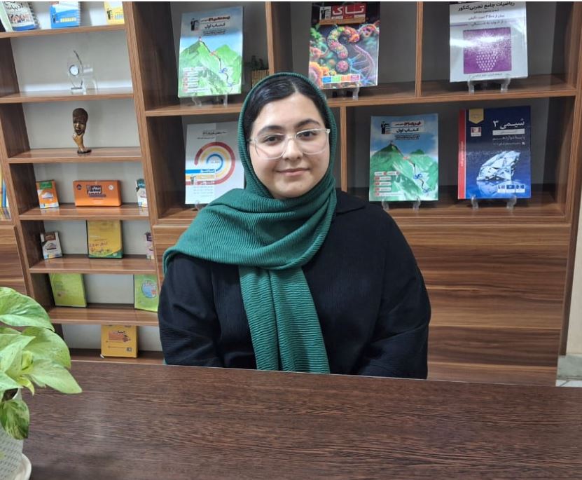 آوا بابایی رتبه 16 تجربی از مدرسه فرزانگان آمل