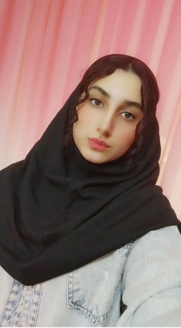 گفت و گو با فاطیما حسینی رتبه 10 کشوری هنرستان از قائم شهر