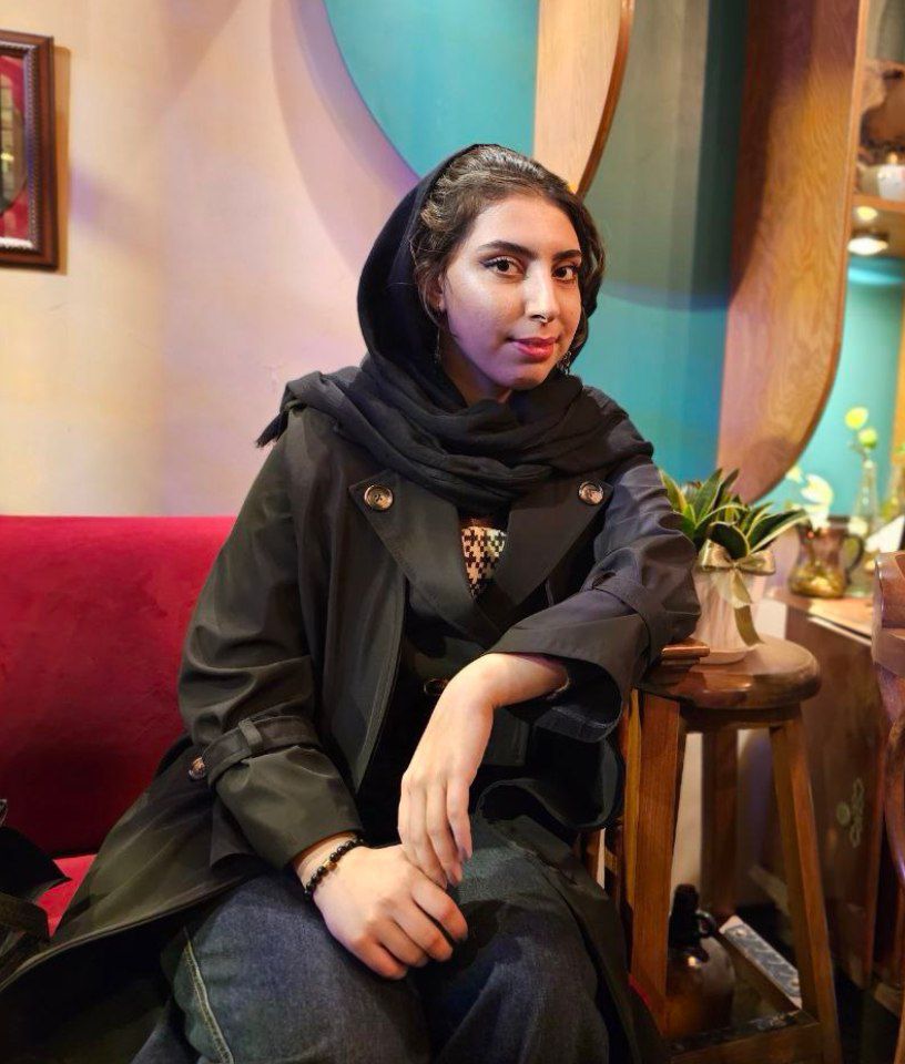 مصاحبه با آنیتا محمدی—رتبه برتر کنکور هنر و دانشجوی رشته‌ی نقاشی