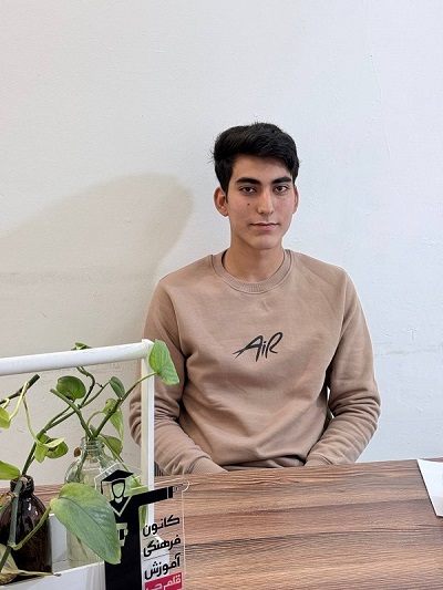 رضا احمدی : رتبه 29 کشور - دانش آموز رشته مکانیک خودرو