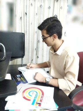 قهرمان پیوستگی:گفتگو با محمدرضا یعقوبی پایه دهم تجربی