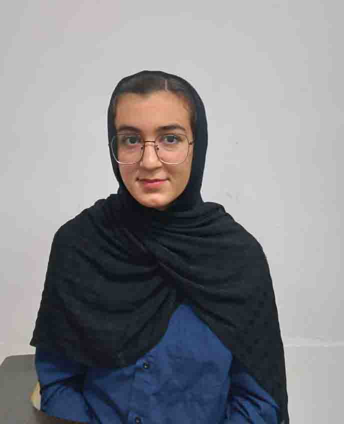 گفتگو با درسا قائدی رتبه 570 کنکور ریاضی 1404، از شهرستان فسا