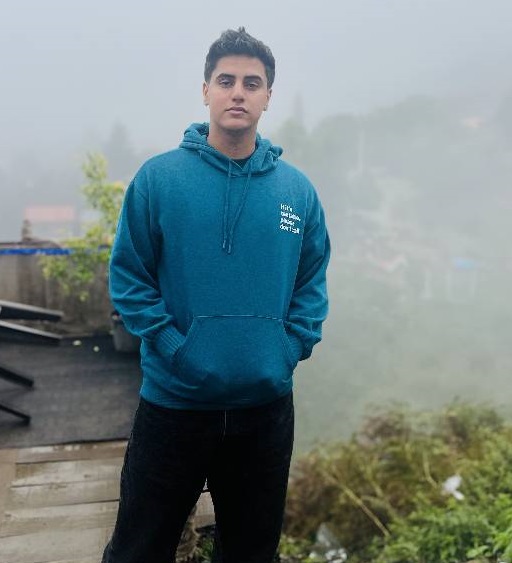 گفت‌وگو با آژوان فتاحی نژاد؛قبولی فرهنگیان 1404