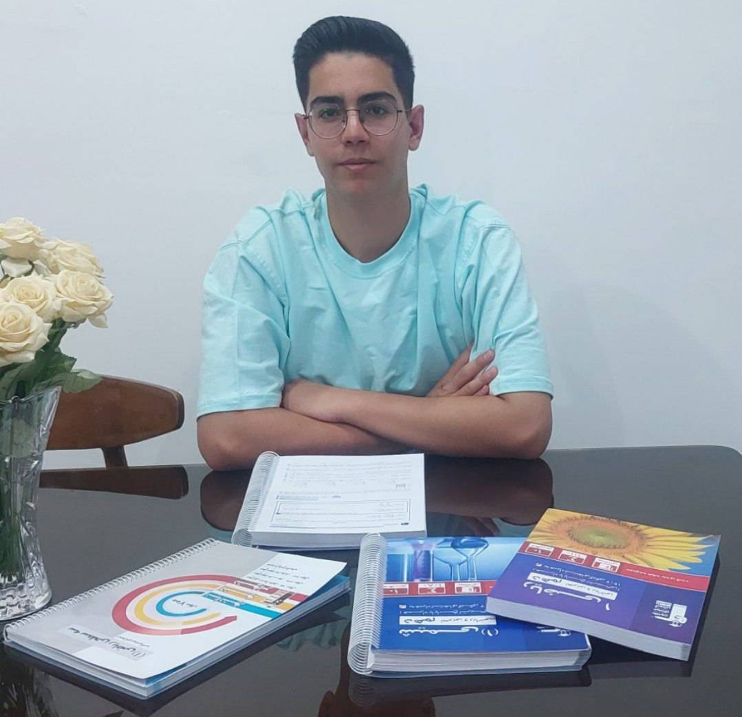 محمدمهدی سعادتی مقطع دهم قهرمان تابستان در آزمونهای کانون