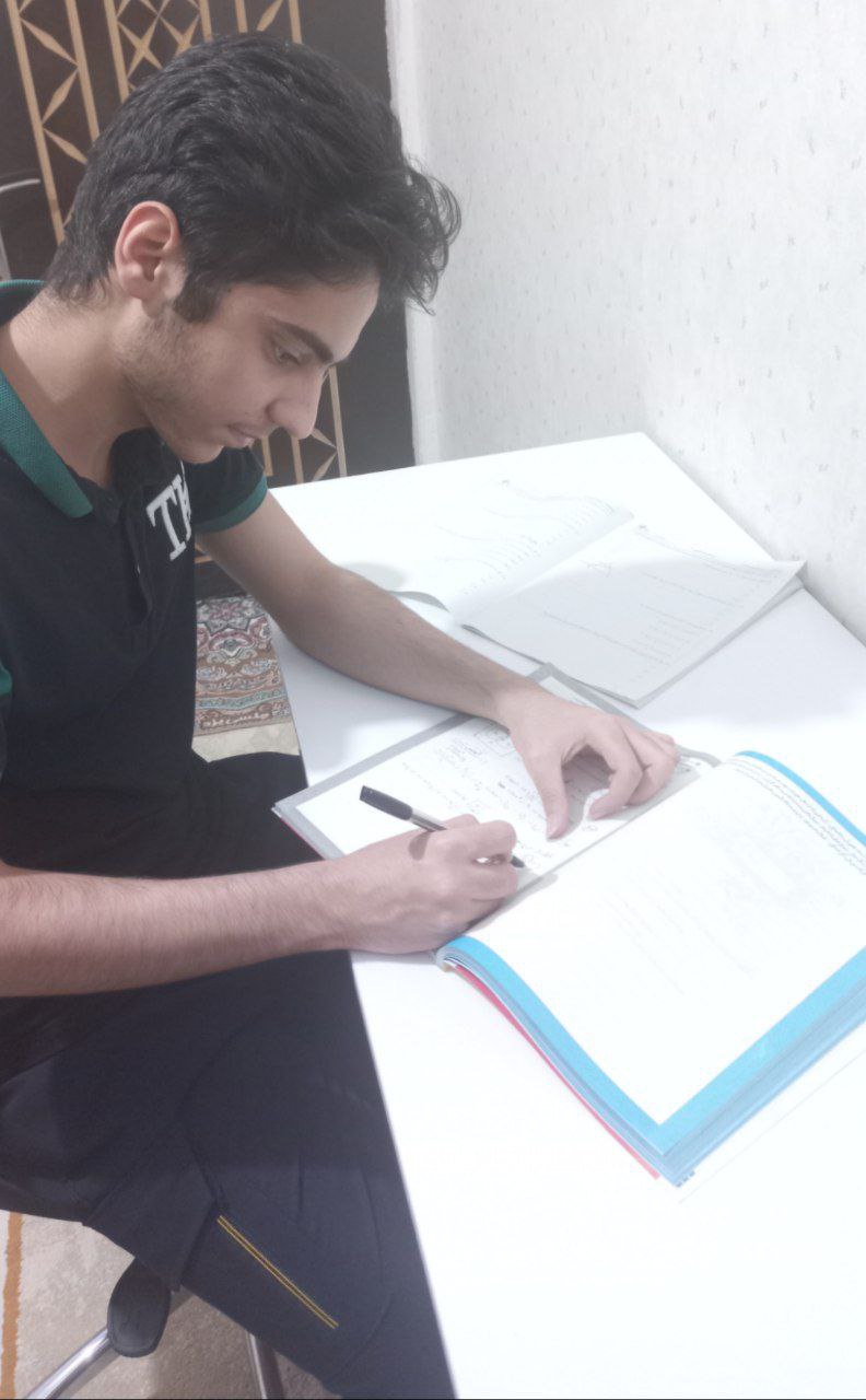 قهرمان پیشرفت، محمد رضا ثابت پایه یازدهم تجربی از مشهد