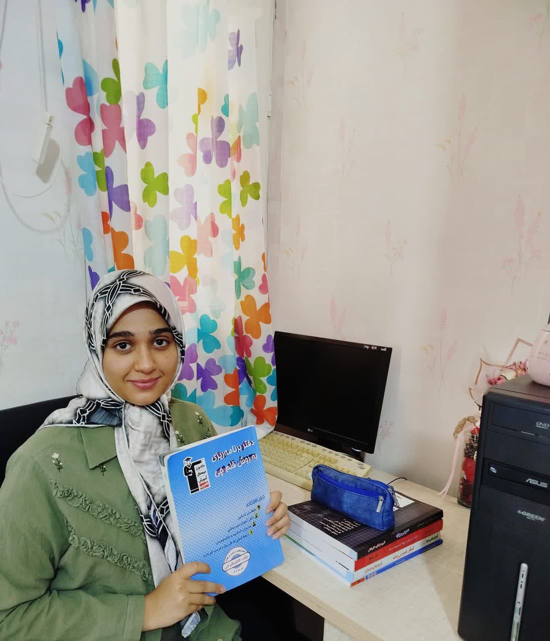 گفتگو با ریحانه گل اقائی پایه 12هنرستان عضو باشگاه 500تائی