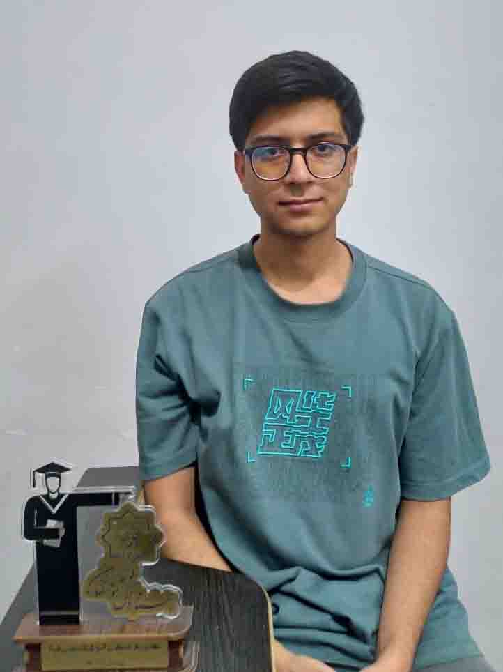 گفتگو با رادمهر صفری پور رتبه 109 کنکور تجربی 404، از شهرستان فسا