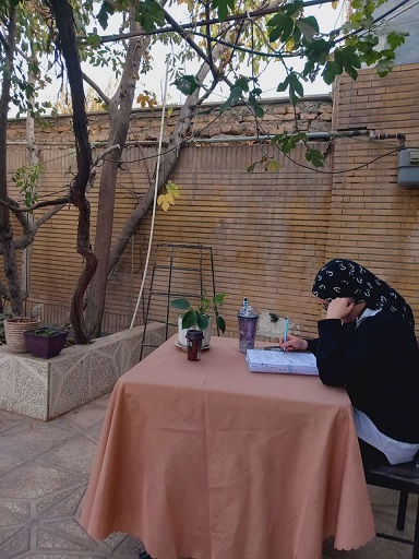 گفت و گو با مهدیه بدرلو دانش اموز یازدهم تجربی