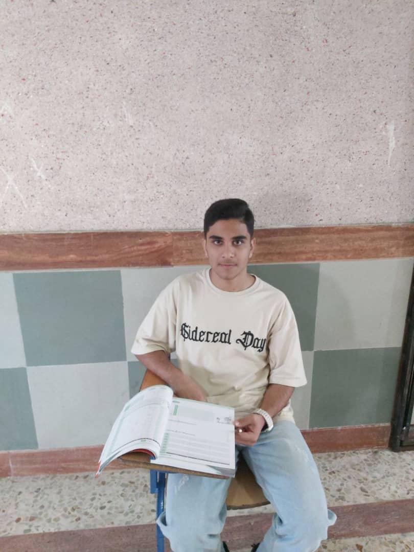 علیرضا امیری ازبخش نمونه سوالات امتحانی بیش‌تر استفاده می‌کنم