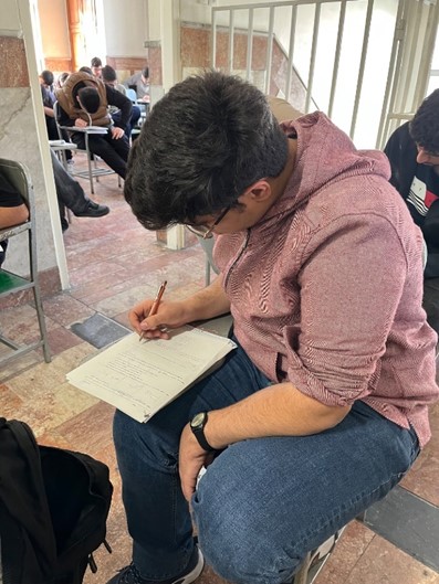 مصاحبه دانش اموز ایلیاد کریم زاده دوازدهم تجربی از تبریز