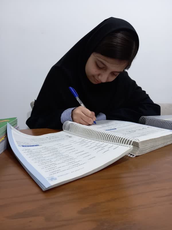 گفت و گو با قهرمانان پیوستگی؛ اوا احمدی