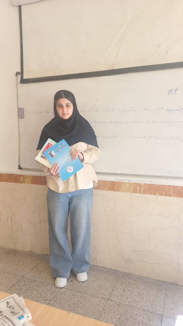 گفتگو با ملیکا کولیوند قهرمان پیوستگی 12 تجربی همدان شعبه یک