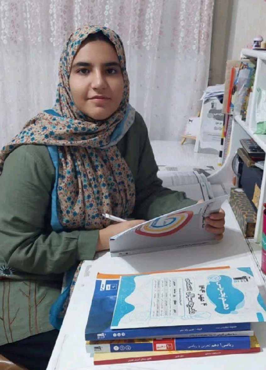 گفت و گو با ریحانه قایطانی: قهرمان پیوستگی دهم تجربی