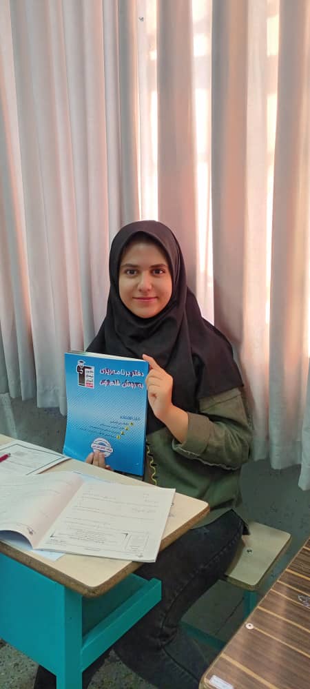 گفتگو با سیده زهرا مصطفوی یازدهم تجربی دانش آموز برتر از همدان یک