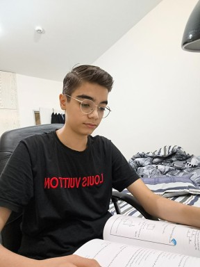 قهرمان پیوستگی:گفتگو با مانی علوی پایه یازدهم تجربی