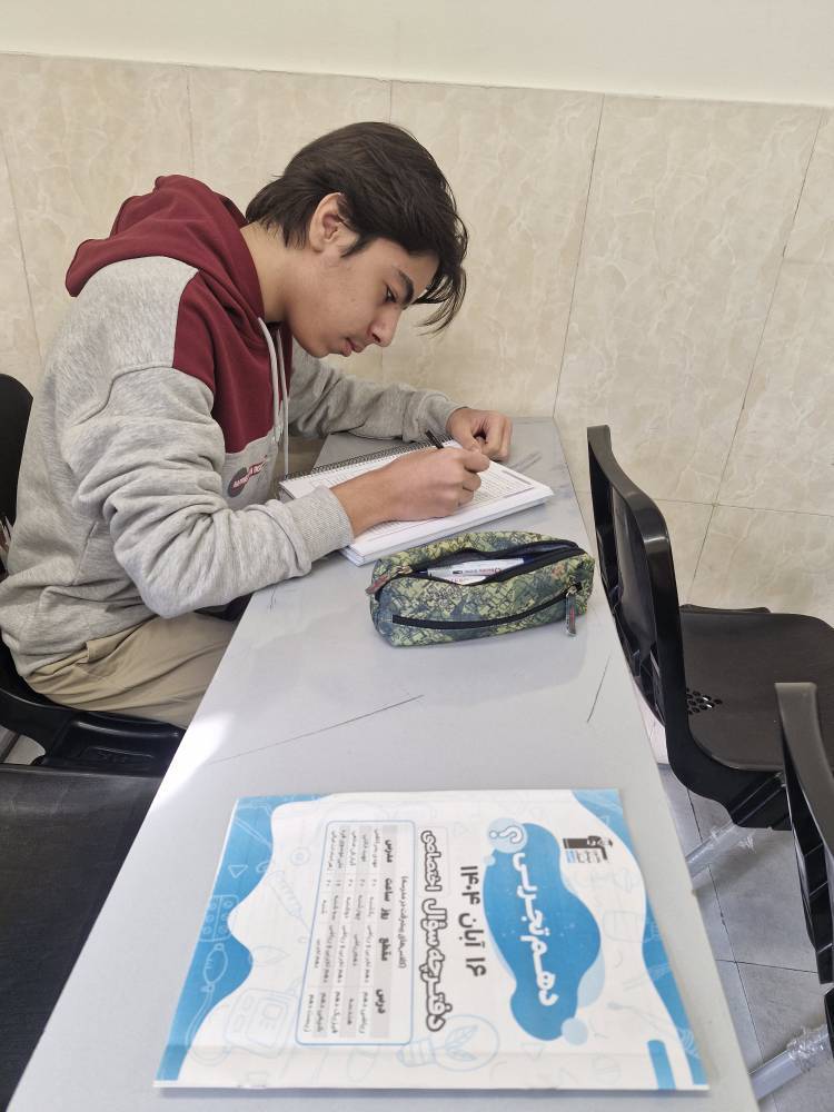 گفت و گو با آروین زعفرانی دانش آموز رشته تجربی