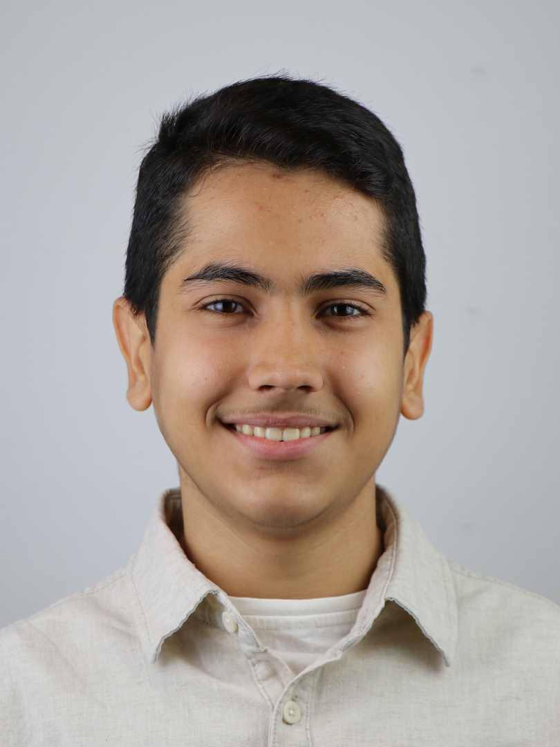 گفتگو با محمد سبحان عباسخواه دانش آموز پایه یازدهم انسانی