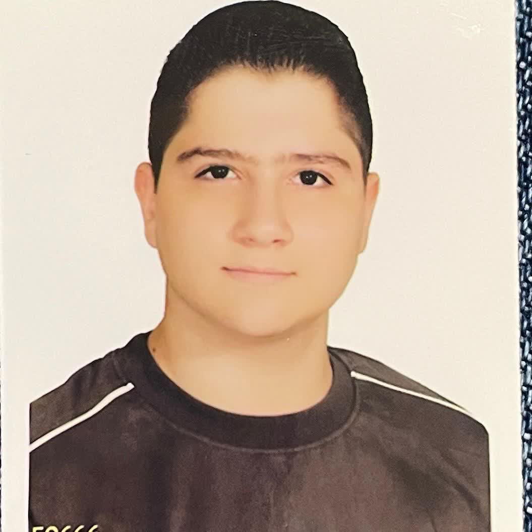 مصاحبه با سید امیرعلی حسینی؛ دانش‌آموز پایه دهم تجربی از شیراز