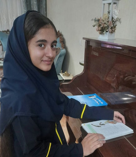 سلاله قاسمی پایه هشتم از پیشرفت خود در آزمونها میگوید