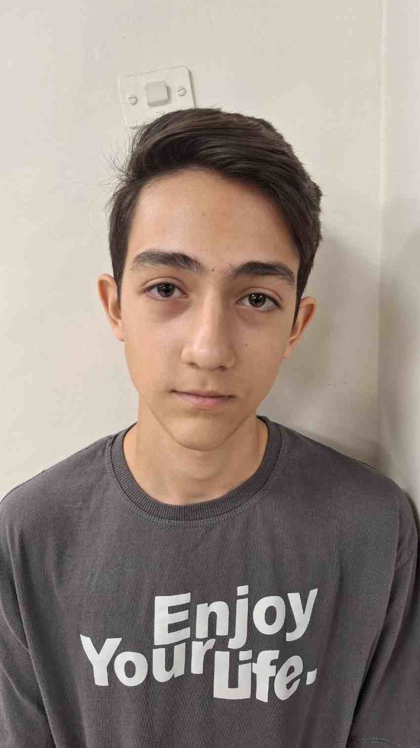 مصاحبه با ایلیا نصیر زادگان دانش آموز پرتلاش پایه نهم