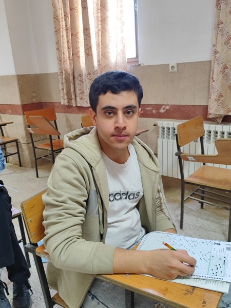 گفتگو با امیررضا علیدادی پایه 12 تجربی قهرمان تابستان در ازمون ها