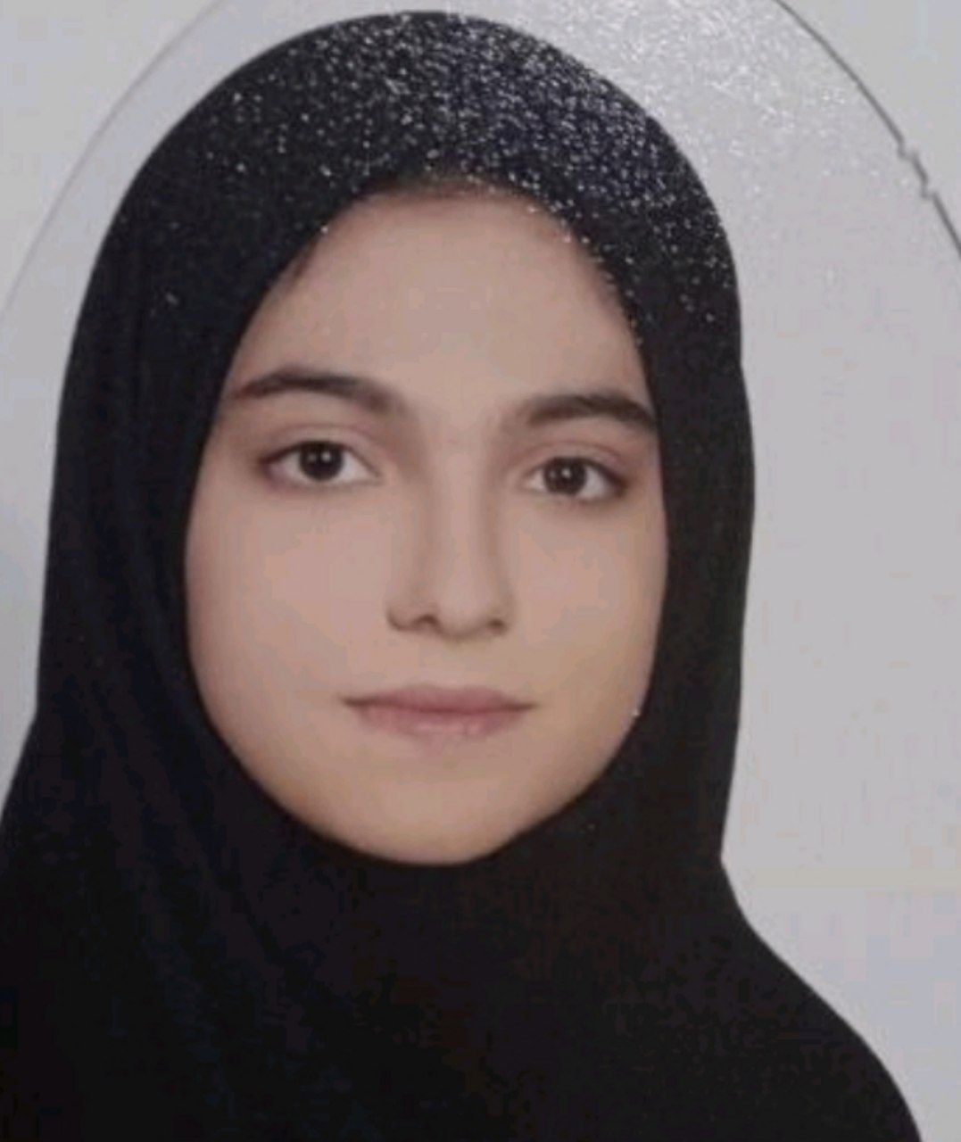 گفت و گو با دینا مندوزئی: قهرمان پیوستگی یازدهم تجربی