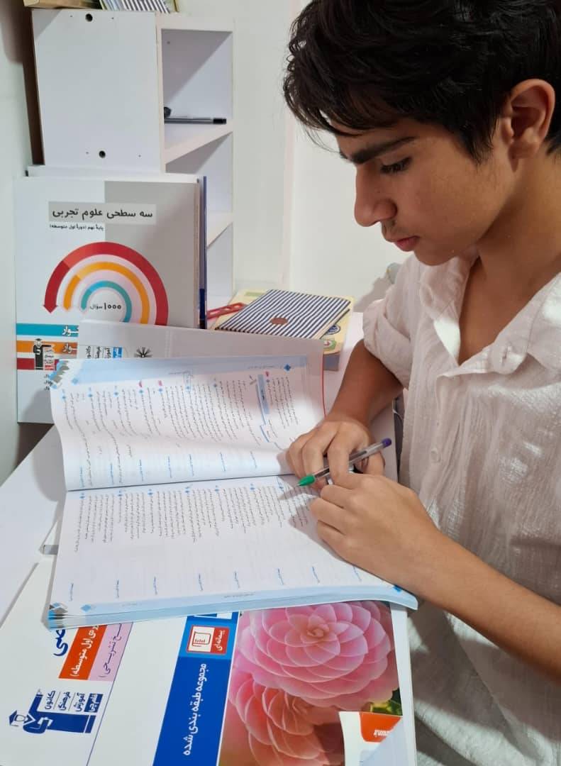 گفتگوبا رهام طوسی نیا پایه نهم  قهرمان پاییز ازآباده