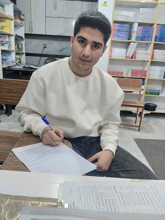 عرفان حبیبی 12 تجربی قهرمان تابستان و پاییز