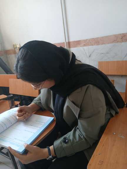 گفت‌وگو با عسل کرمی دیزگرانی یازدهم تجربی از کرمانشاه