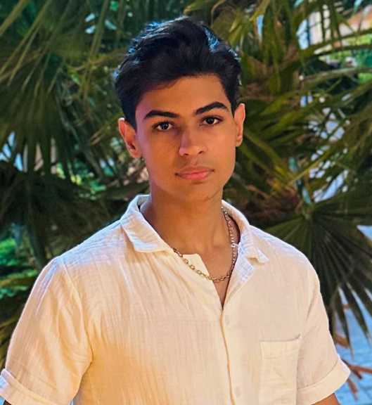 آراد زمانی قهرمان پیوستگی دوازدهم تجربی