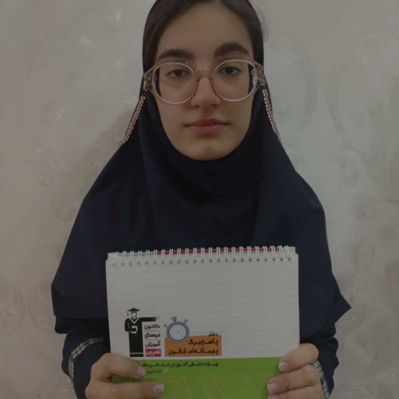 گفت‌وگو با نازنین زهرا رضایی دهم تجربی از کرمانشاه