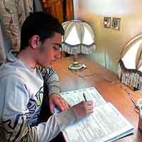 گفت و گو با دانش آموز رایان صحت نیاکی رشته تجربی