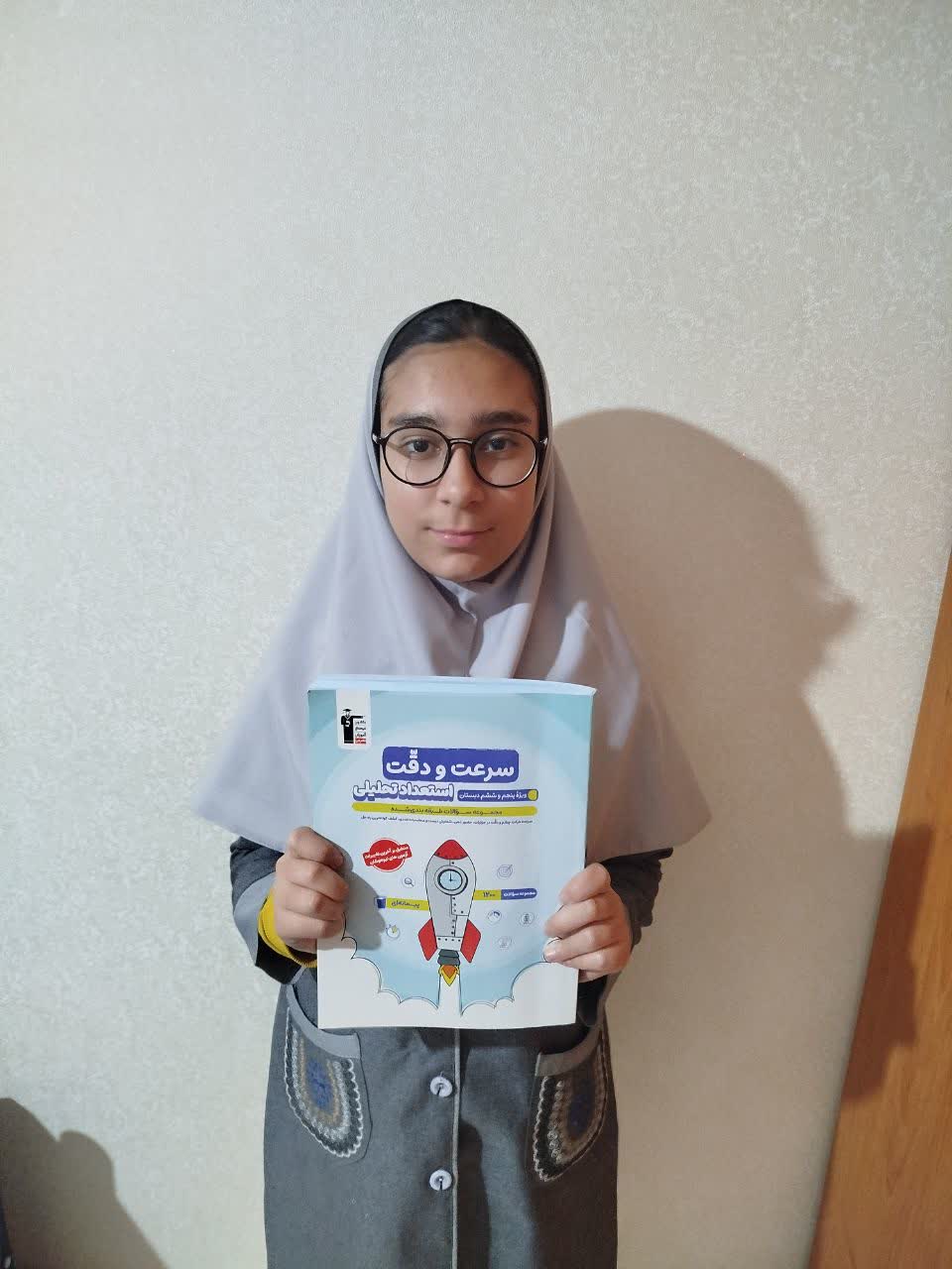 گفتگو با ثنا حسنی خوش پایه ششم دانش آموز برتر از همدان یک